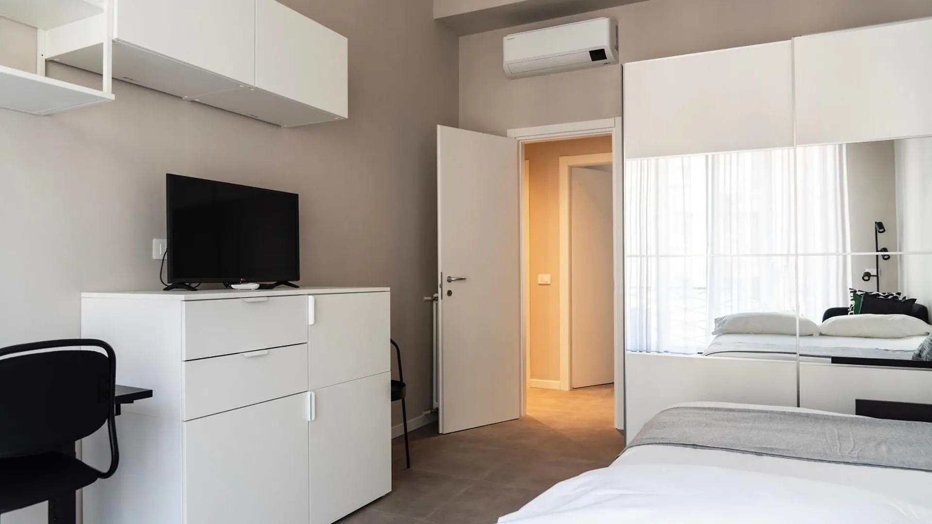 Youhosty - 3 Bedroom Apartment Citta Studi 밀라노 0*,  이탈리아