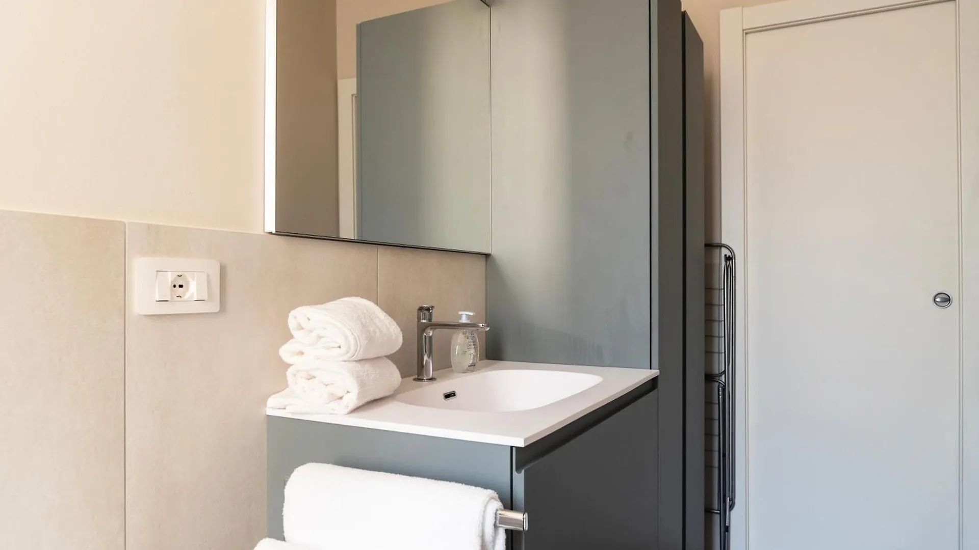 Youhosty - 3 Bedroom Apartment Citta Studi 밀라노