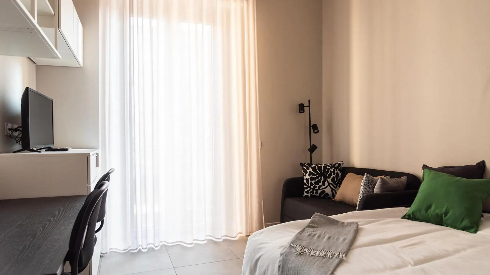 Youhosty - 3 Bedroom Apartment Citta Studi 밀라노 0*,  이탈리아